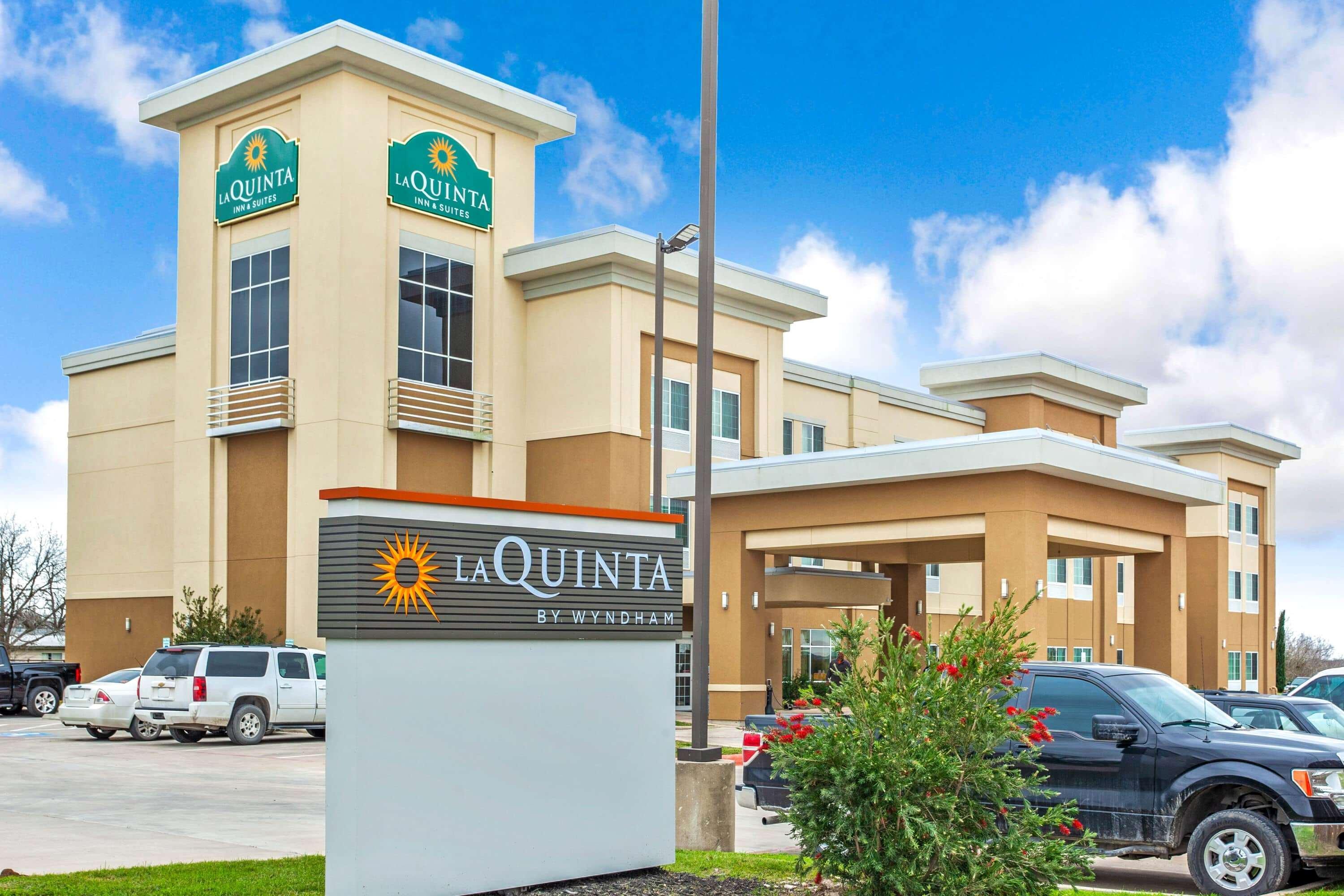 La Quinta By Wyndham Gonzales Tx Hotel Exterior foto